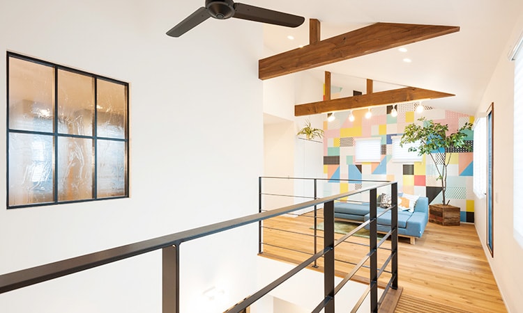 リノベーションによっておしゃれな空間となった階段スペース